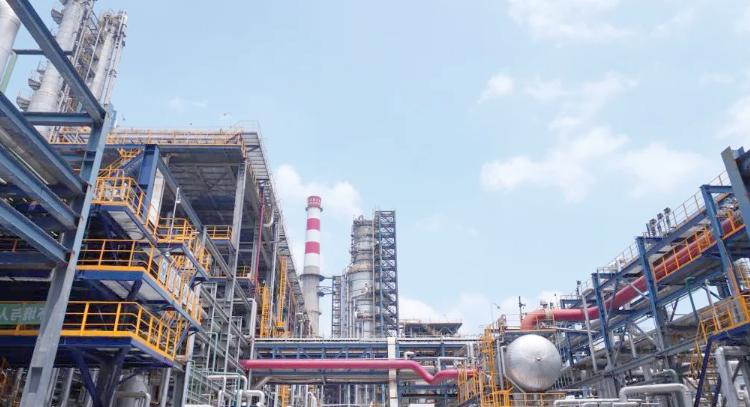 contemporary crude oil refinery system